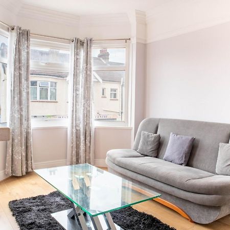 2 Bedroom Apartment Сътън он Сий Екстериор снимка