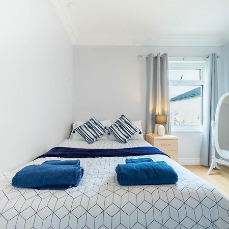 2 Bedroom Apartment Сътън он Сий Екстериор снимка