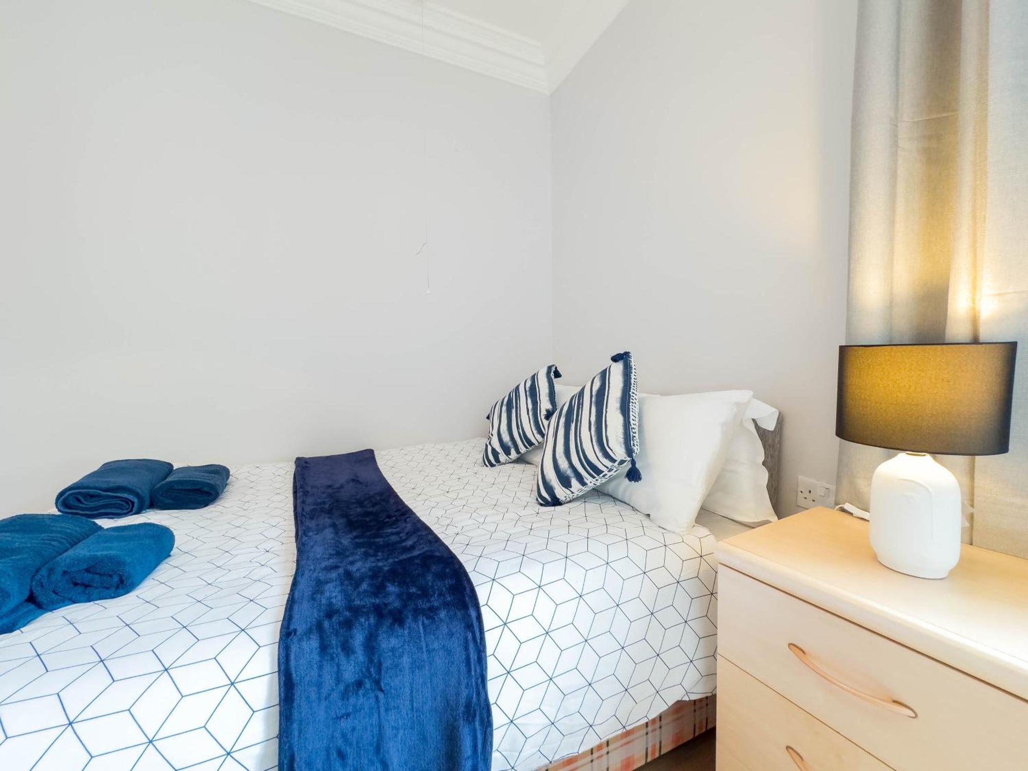 2 Bedroom Apartment Сътън он Сий Екстериор снимка