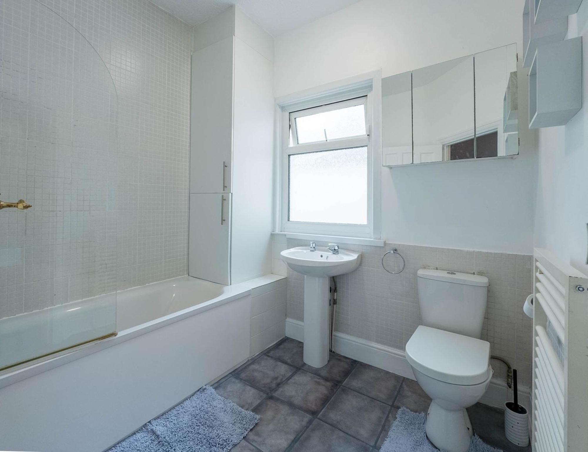 2 Bedroom Apartment Сътън он Сий Екстериор снимка